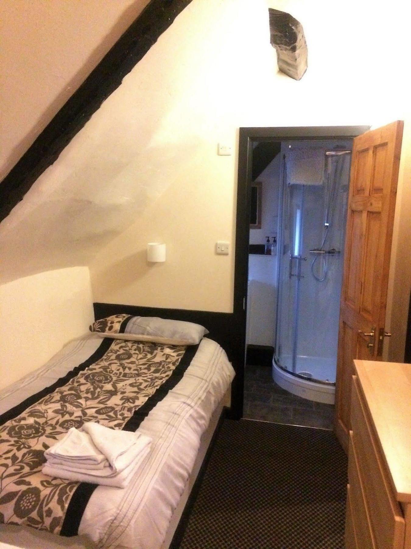 Avon Accommodation Рингуд Екстериор снимка
